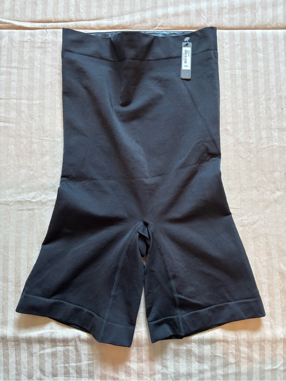 Skims Women’s High-Waisted Above The Knee Short Size Small NWT